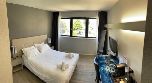 Hotel Dupleix - Hyper Centre - Parking Et Garage Gratuit Кимпер Екстериор снимка