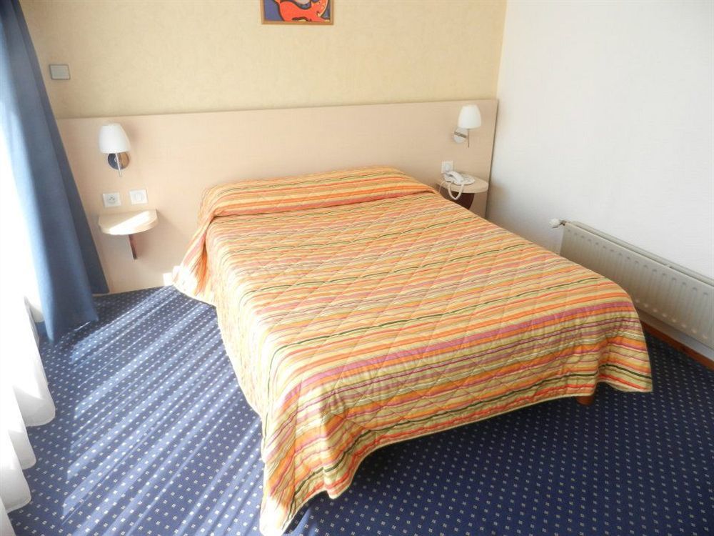 Hotel Dupleix - Hyper Centre - Parking Et Garage Gratuit Кимпер Екстериор снимка